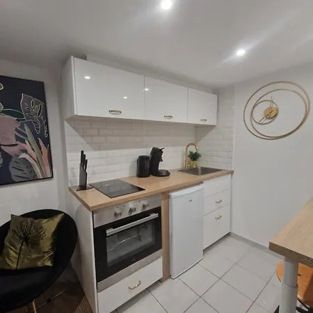 Lägenhet Le Petit Triplex Des Carmelites -coeur Historique *